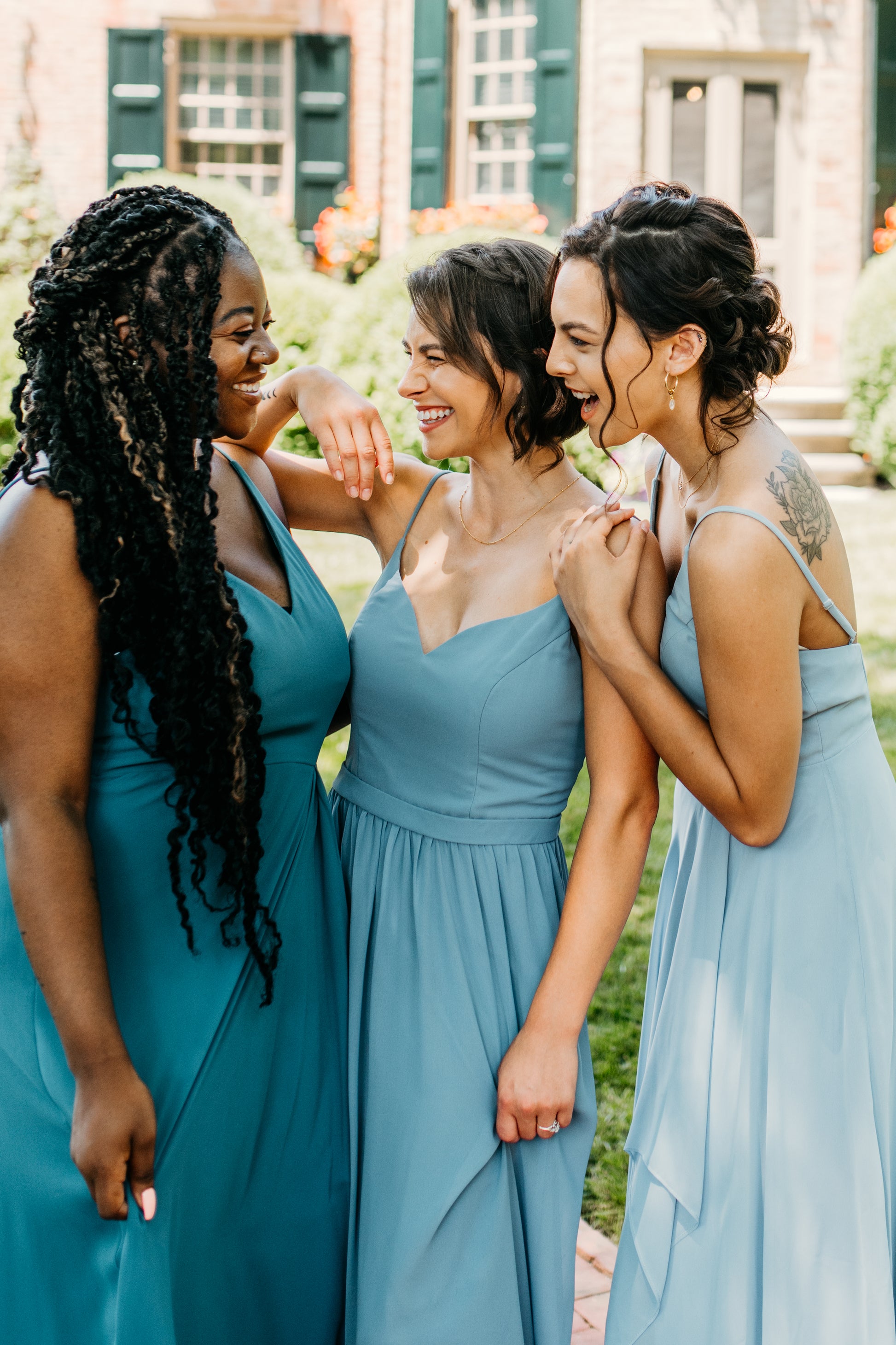 Jess (left) wears the Alyssa Dress