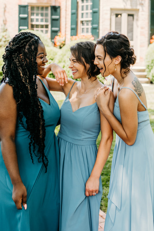 Jess (left) wears the Alyssa Dress